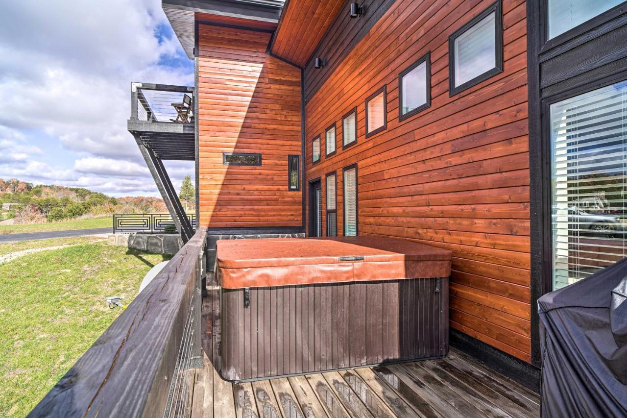 Spacious Sevierville Home With Hot Tub! Экстерьер фото